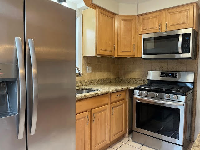 Kitchen - 4053 N Plainfield Ave