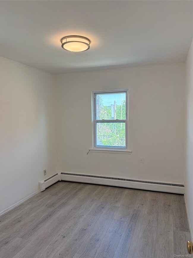 Building Photo - 2735 Cropsey Ave