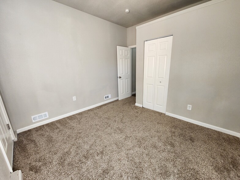 Building Photo - 2874 Carmel Cir