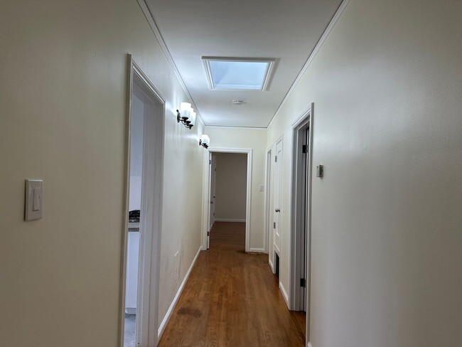 Building Photo - EPIC REA - Great Corner Lakeside Home - 3 ...