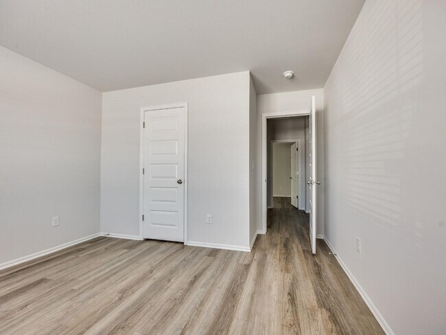 Building Photo - 10044 SW 40th St