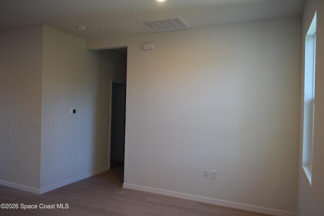 Building Photo - 717 Spoonbill St