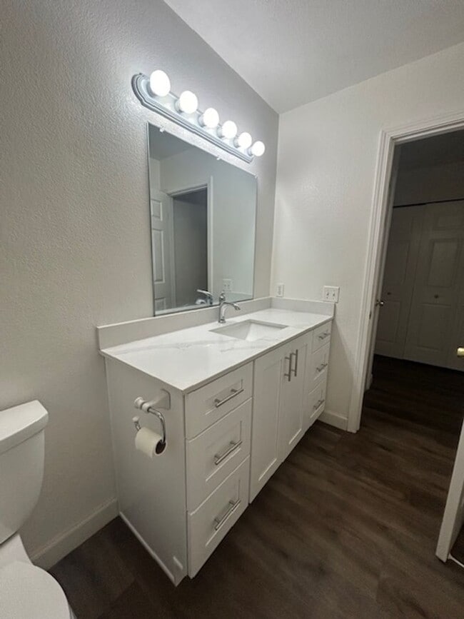 Building Photo - Lovely Single Level Home in Santa Rosa 3 bd/2ba with 2 Car Garage