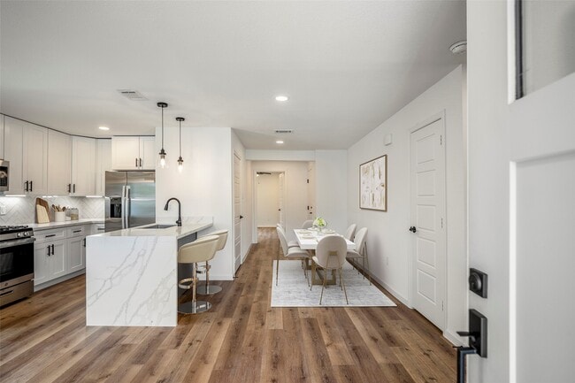 Building Photo - 3923 Alsace St