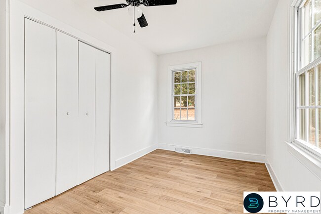 Building Photo - 2958 Winston Churchill Dr