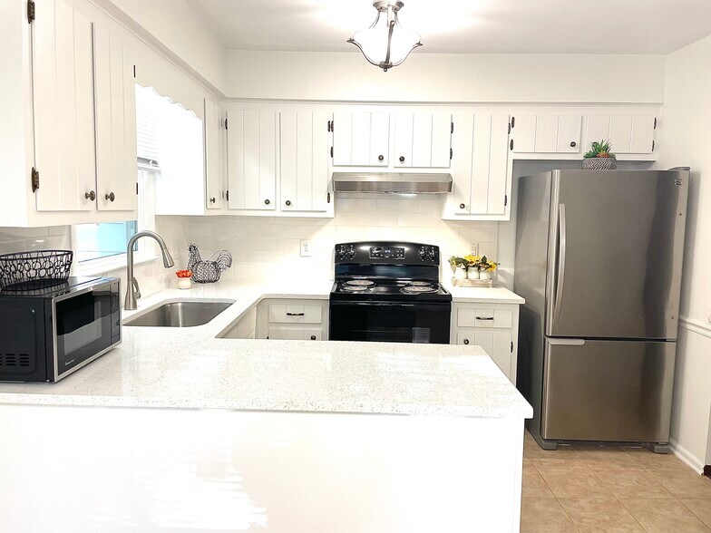 Building Photo - 102 Chevis Dr