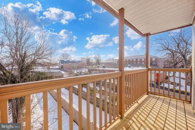 Building Photo - 230 S Market St