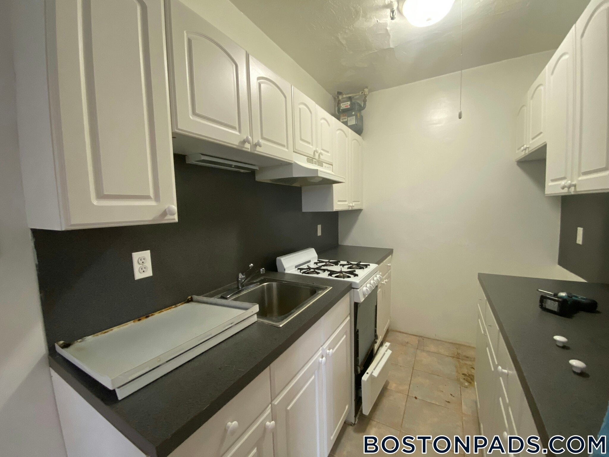 Building Photo - 121 Park Dr