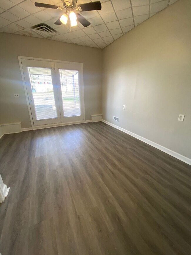 Building Photo - 3 Bed, 1.5 Bath | Charming Neighborhood | Close to Costco, Topgolf, and Shopping