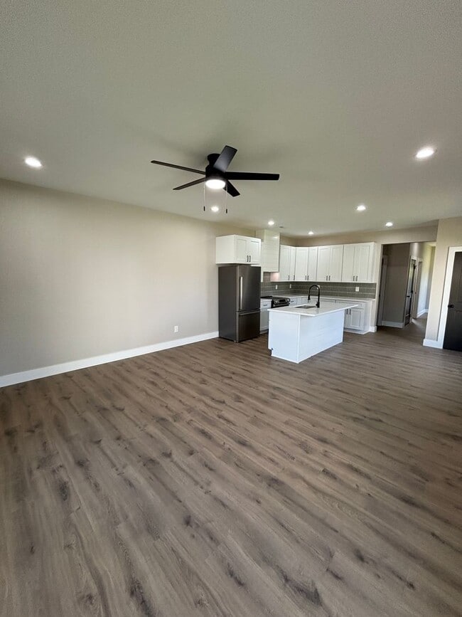 Building Photo - 3131 Linden Ave