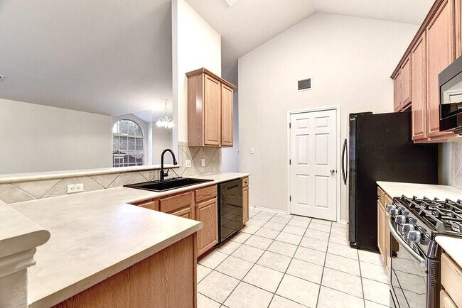 Building Photo - 10516 Beard Ave