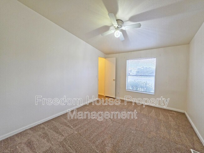 Building Photo - 4400 Vicki Ann Rd
