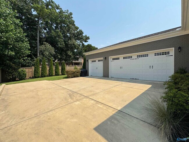 Building Photo - 133 Bienville St
