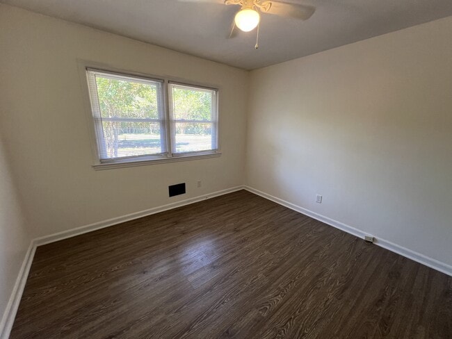 Building Photo - 5305 Ridgewood Heights Dr