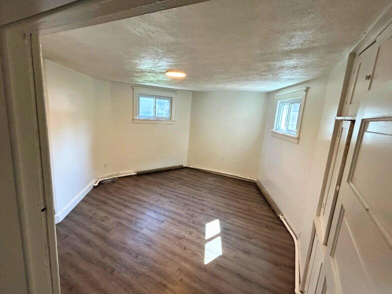 Primary Photo - 404 Maple St
