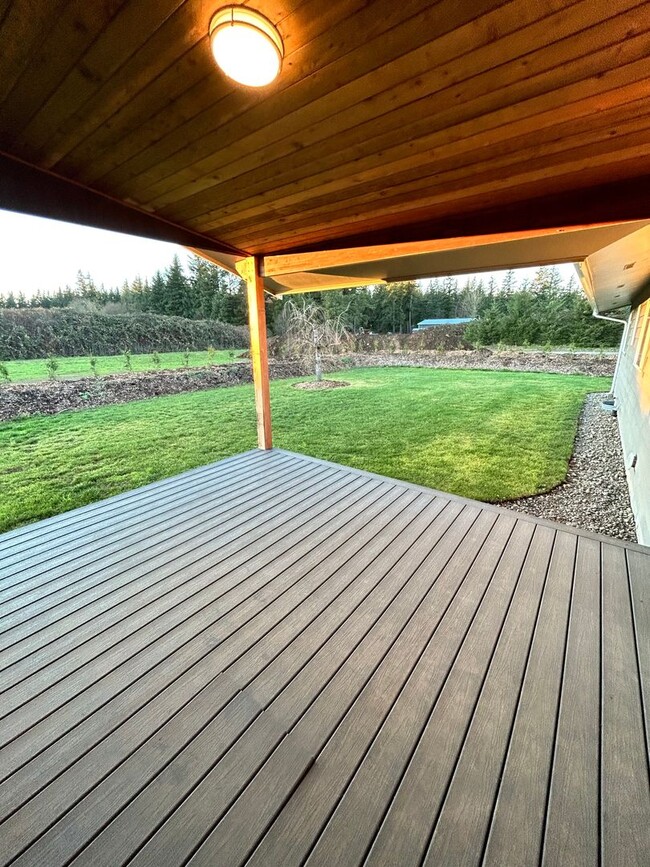 Building Photo - Rare 5-bedroom House with 1 Car Garage in Everson.