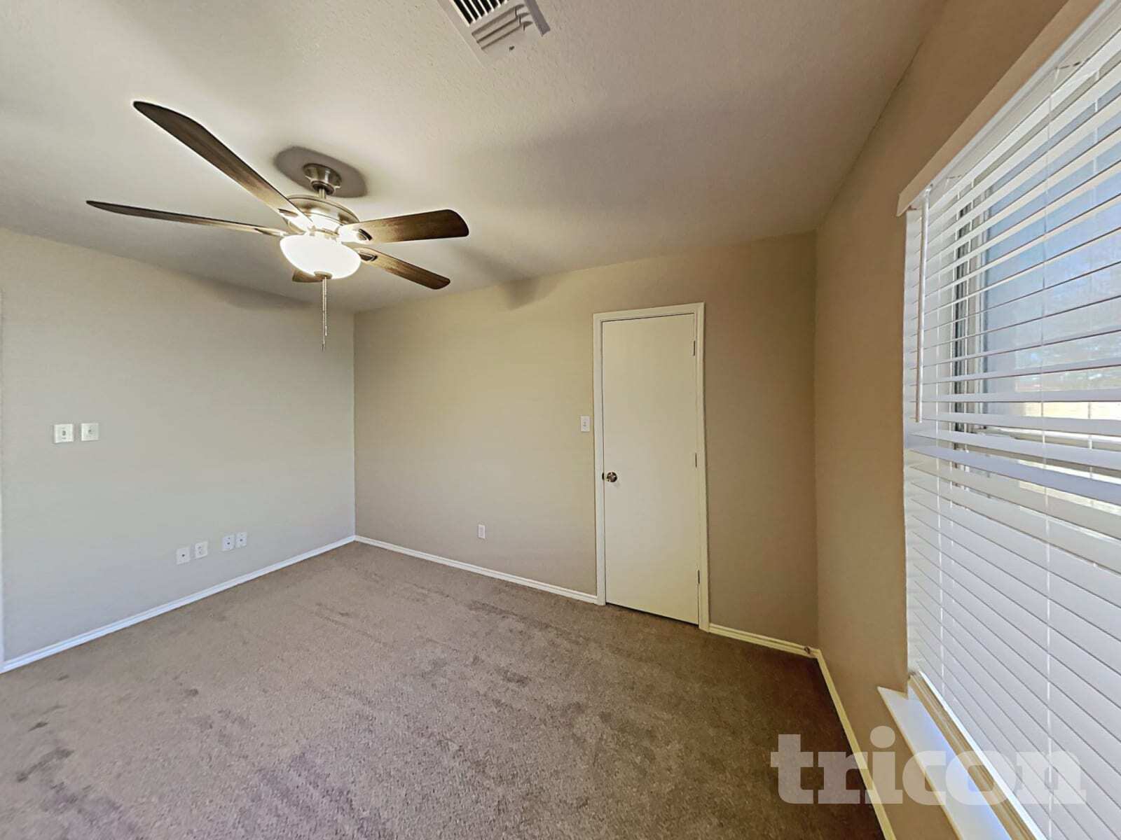 Building Photo - 3005 Scenic Glen Dr