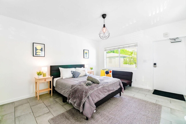 Building Photo - 515 NE 82nd St