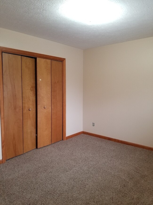 Building Photo - 3 bed 1.5 bath home