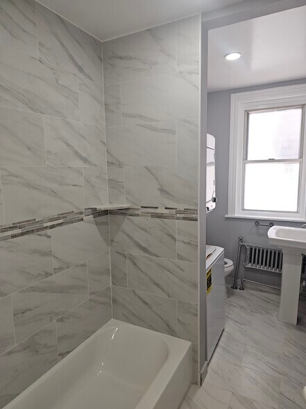 Building Photo - 119 S 55th St