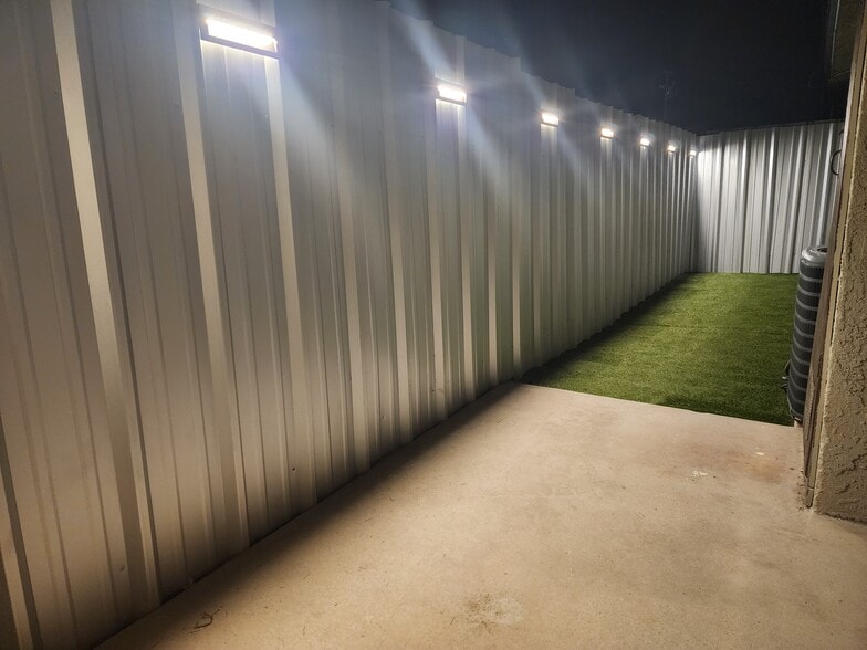 Private Yard - 431 S Simpson Ave