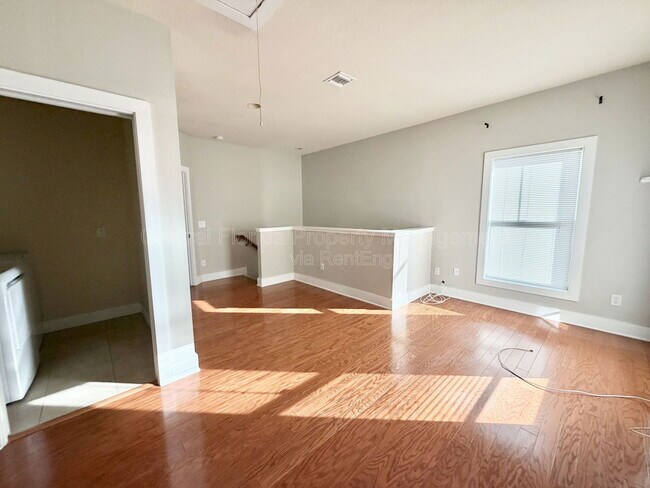 Building Photo - 2223 Amherst Ave