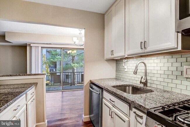 Building Photo - 12215 Braxfield Ct