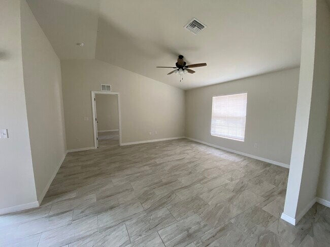 Building Photo - 29 SE 15th Ave