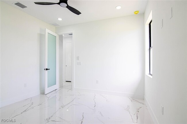 Building Photo - 829 NW 29th Ave