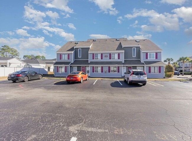 Primary Photo - Fully furnished condo minutes from the beach!