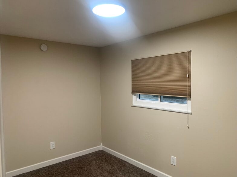 Bedroom - 433 Mason St