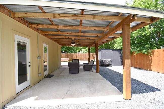 Building Photo - 6027 Bluebell Cir