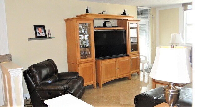 Building Photo - 4250 Galt Ocean Dr