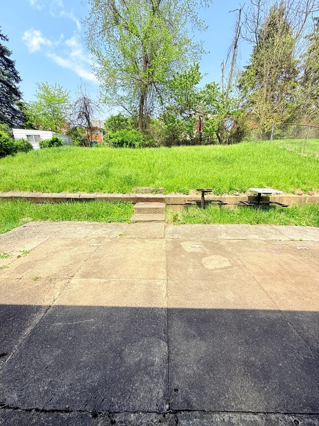 Building Photo - Updated 2BD 1BA house in McKeesport!