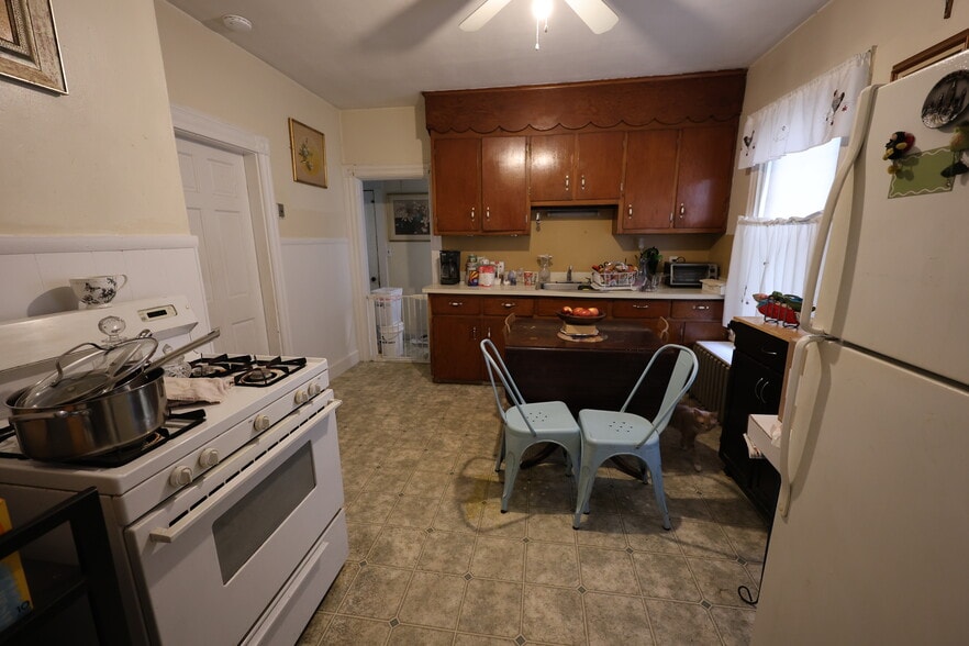 Building Photo - 31 June St