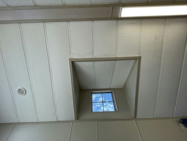 Building Photo - 36014 Sand Rd