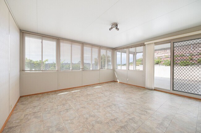 Building Photo - Quaint and Quiet 2-Bedroom 55+ Home with G...
