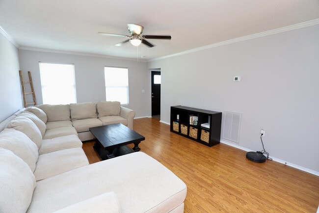 Building Photo - 1910 Lybrand St