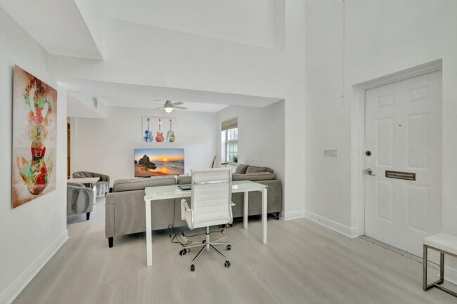 Building Photo - 610 Clematis St