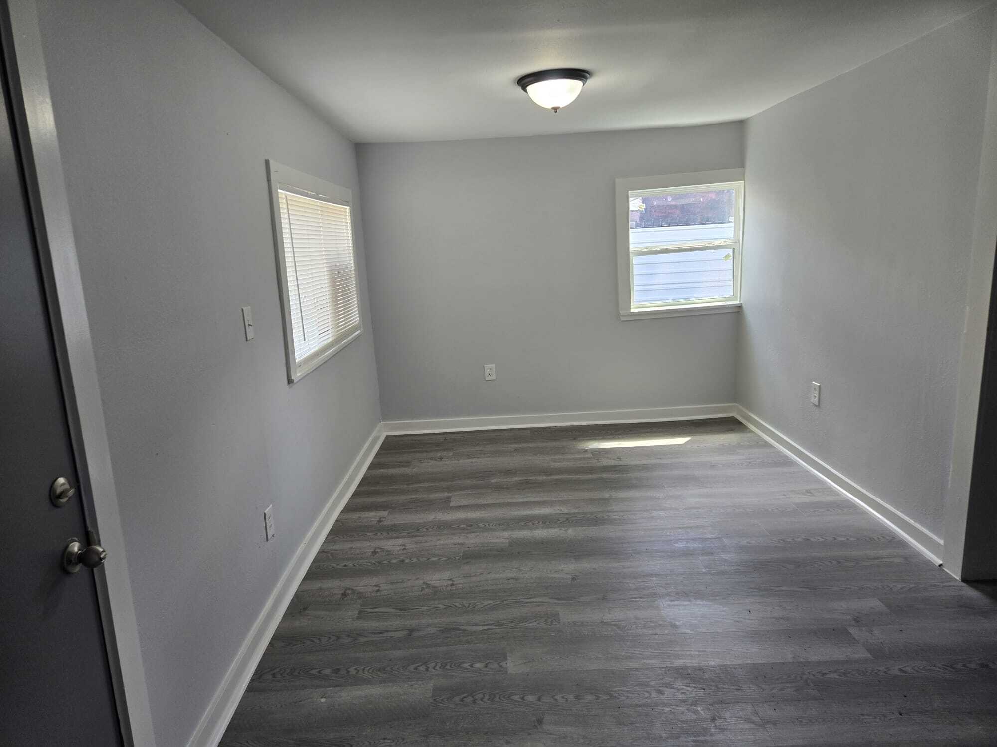 Building Photo - 5906 Hillsboro St