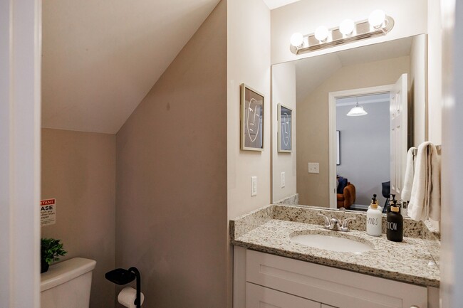 Building Photo - PRE LEASING!! AVAILABLE AUGUST 15TH 2025!!...