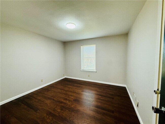 Building Photo - 2714 W Fir St