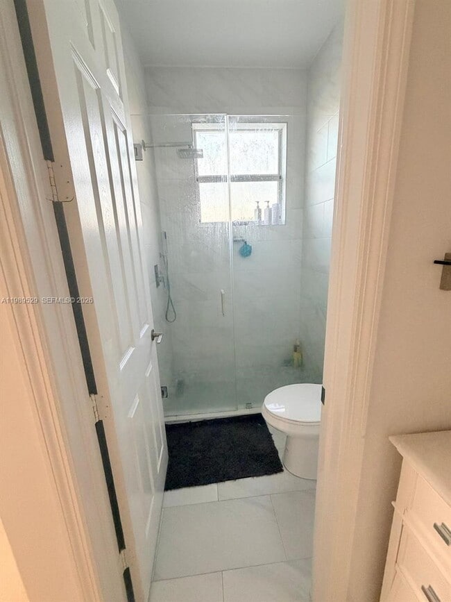 Building Photo - 1022 NE 42nd Terrace