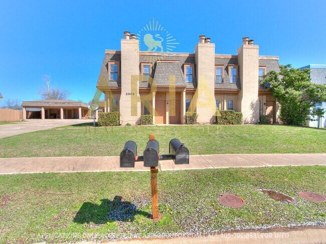 Building Photo - Spacious 2 Bed/1.5 Bath Townhouse in East ...