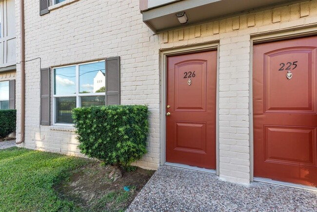 Primary Photo - 1701 Upland Dr