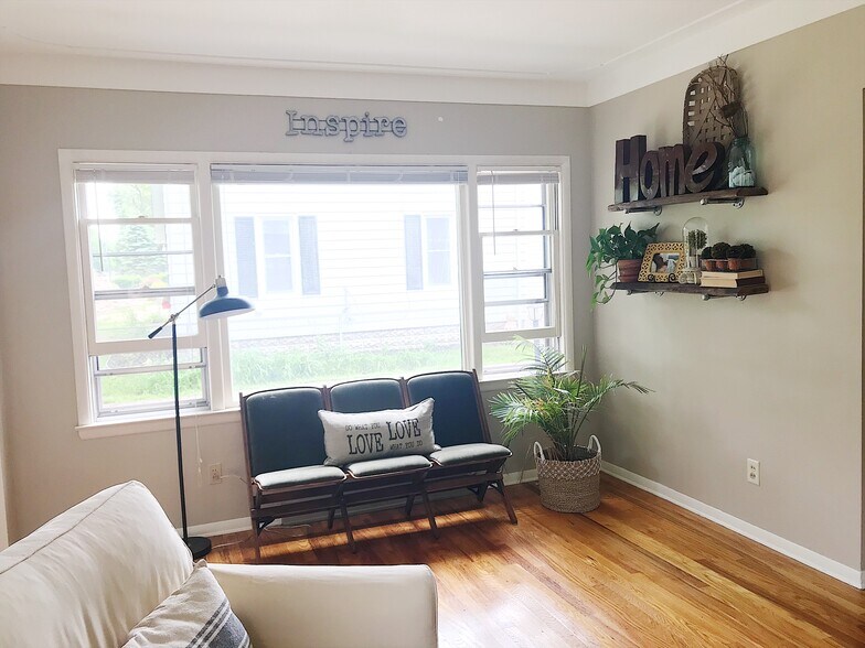 Living room - 7570 Fase St SE