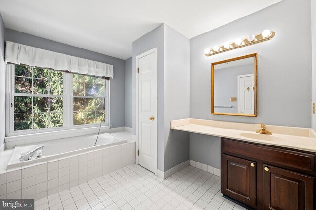 Building Photo - 1430 Redwood Ct