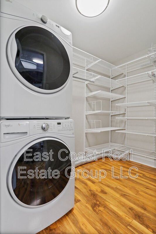 Building Photo - 575 Lancaster Pl