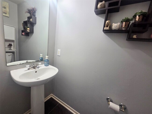 Building Photo - 16102 Mission Village Dr