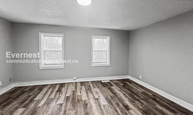 Building Photo - Spacious 3-Bedroom Home with Deck and Modern Appliances